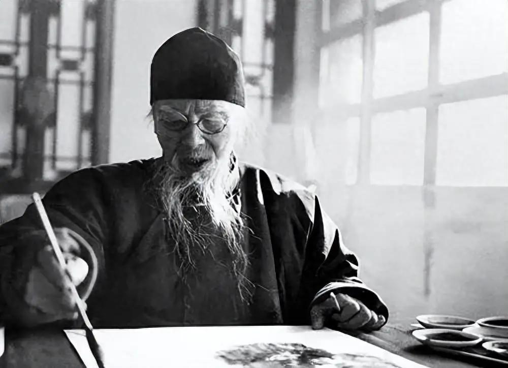 1935年，齐白石在北京购置了一四合院，想要找一个看门人，齐白石找了一个晚晴的太