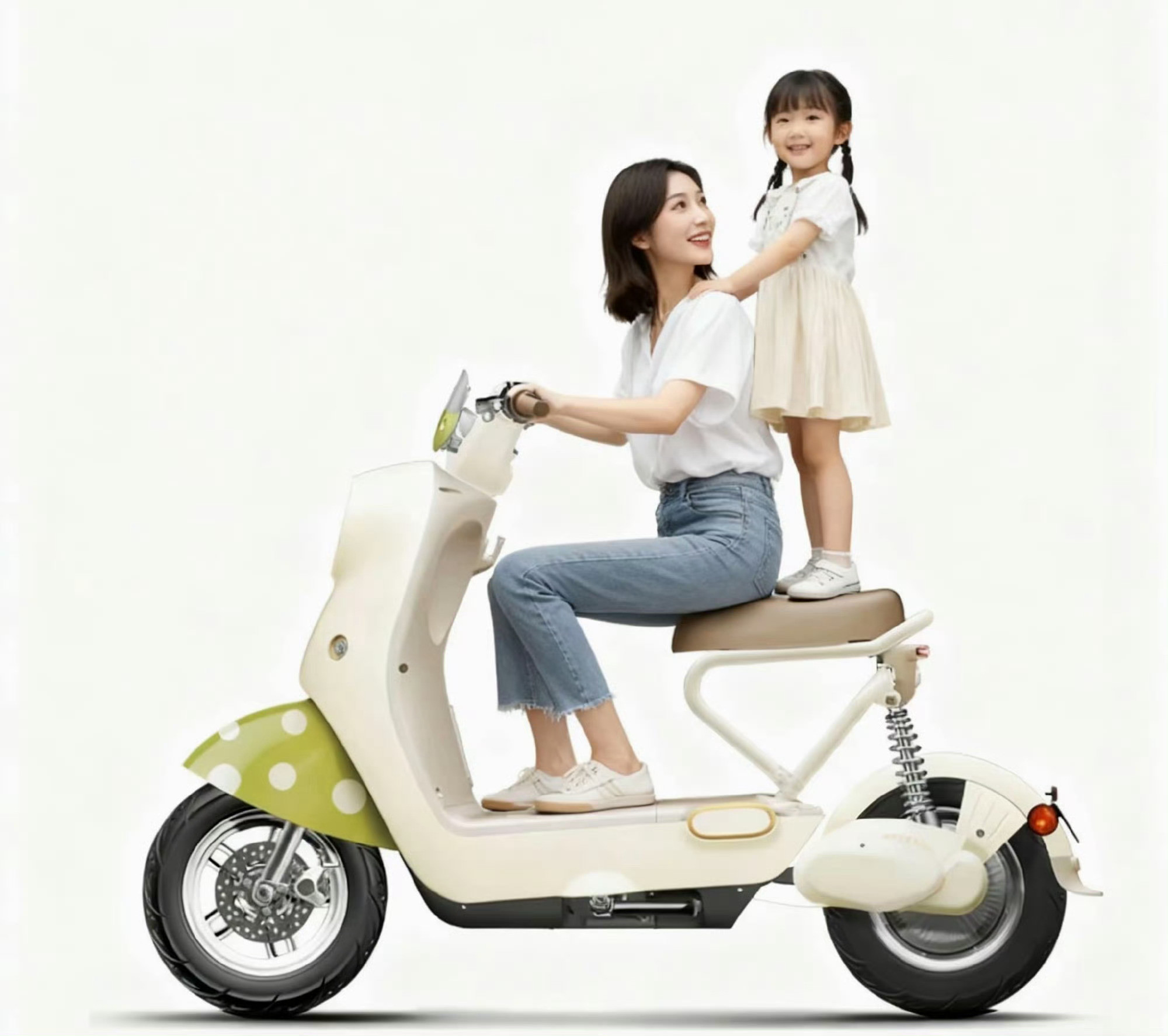 都说新国标电动车没法带孩子，但看看印度人，一辆小摩托能载全家