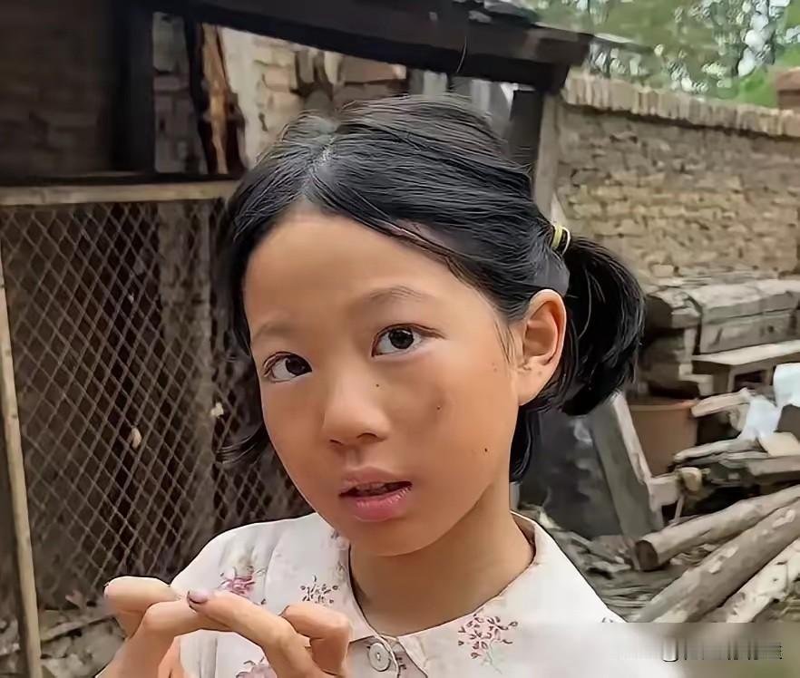 张嘉益为个12岁的小演员，直接跟制片人拍桌子，3个月，3万块，你这是打发叫花子呢