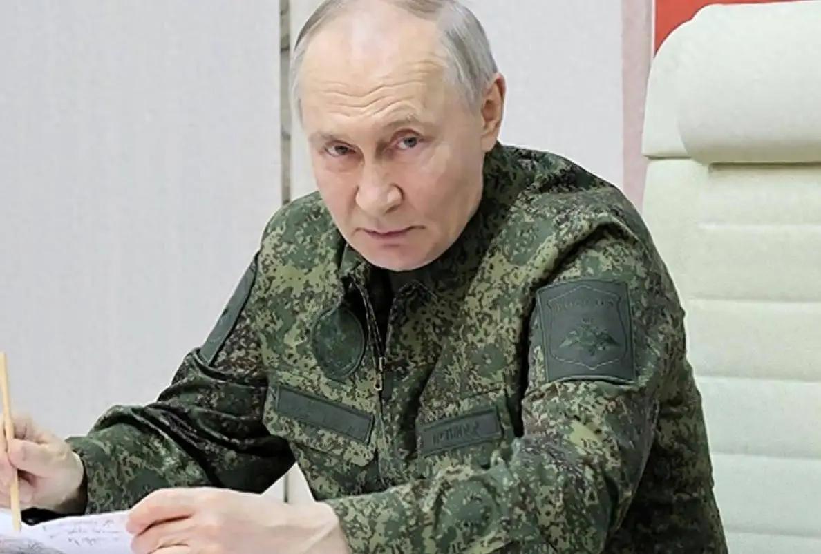 为什么俄罗斯不敢使用核武器投入战斗，举个例子广岛挨炸的时候，天皇害怕，开御前会议