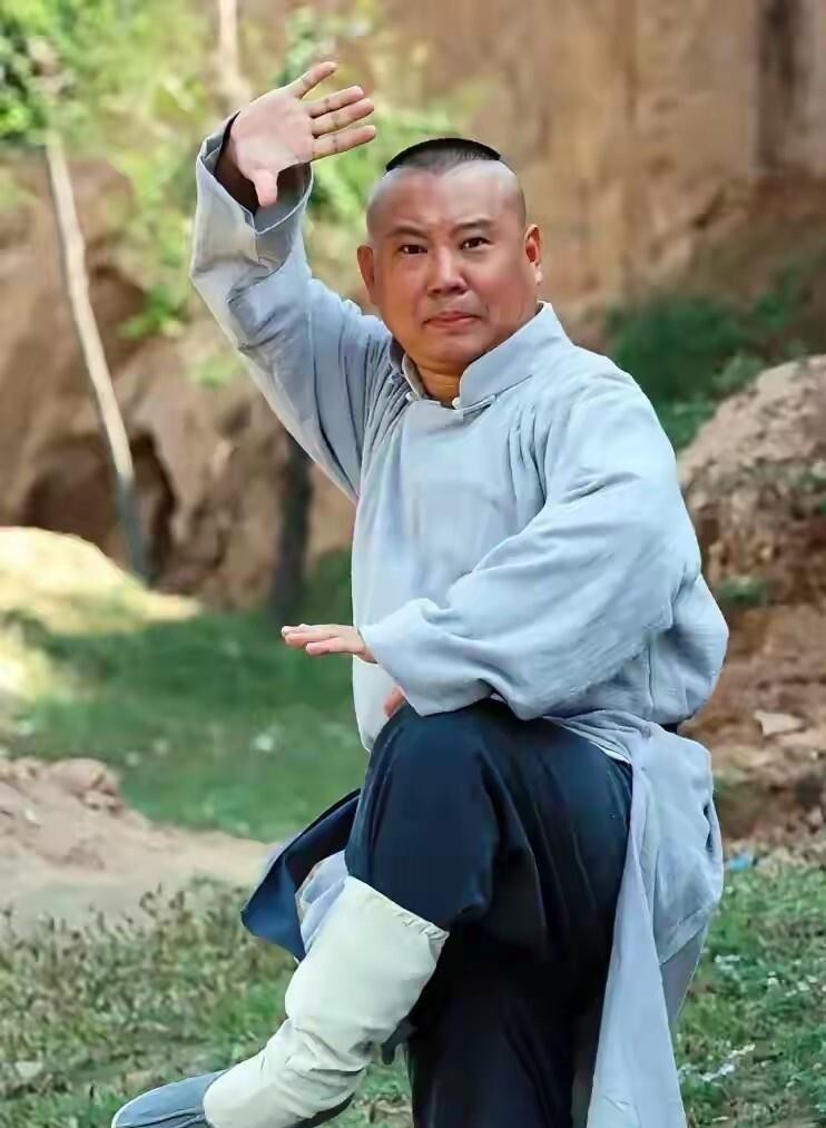 侯耀文和马季从来就不在一个层面上，马季是能跟侯宝林马三立放一块说的人物，侯耀文放在马季徒弟堆里都未必