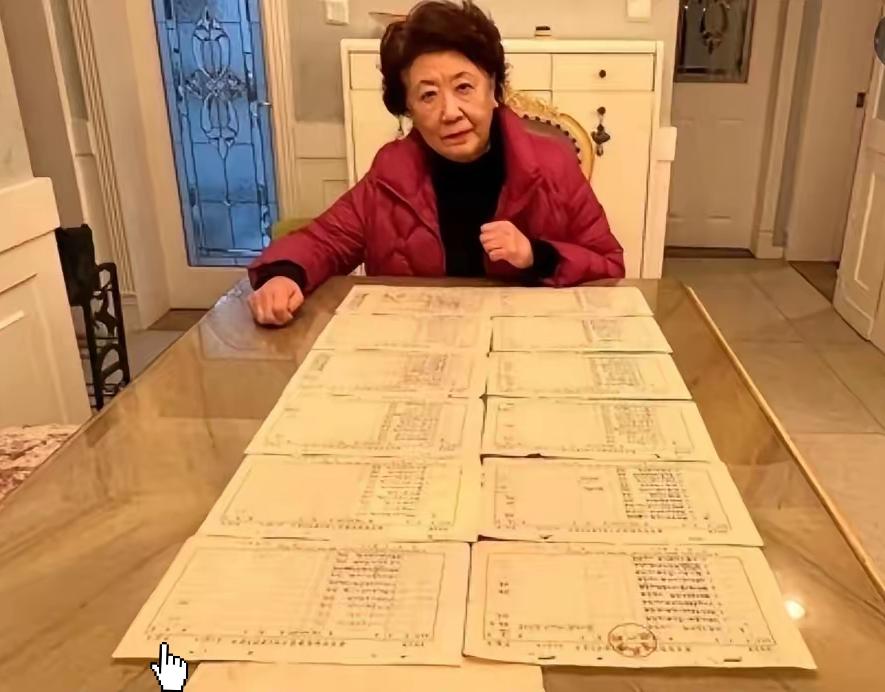 太佩服庞叔令女士了，徐莺和徐湖平本想借着画展的机会，结交庞叔令，就此坐实徐莺庞