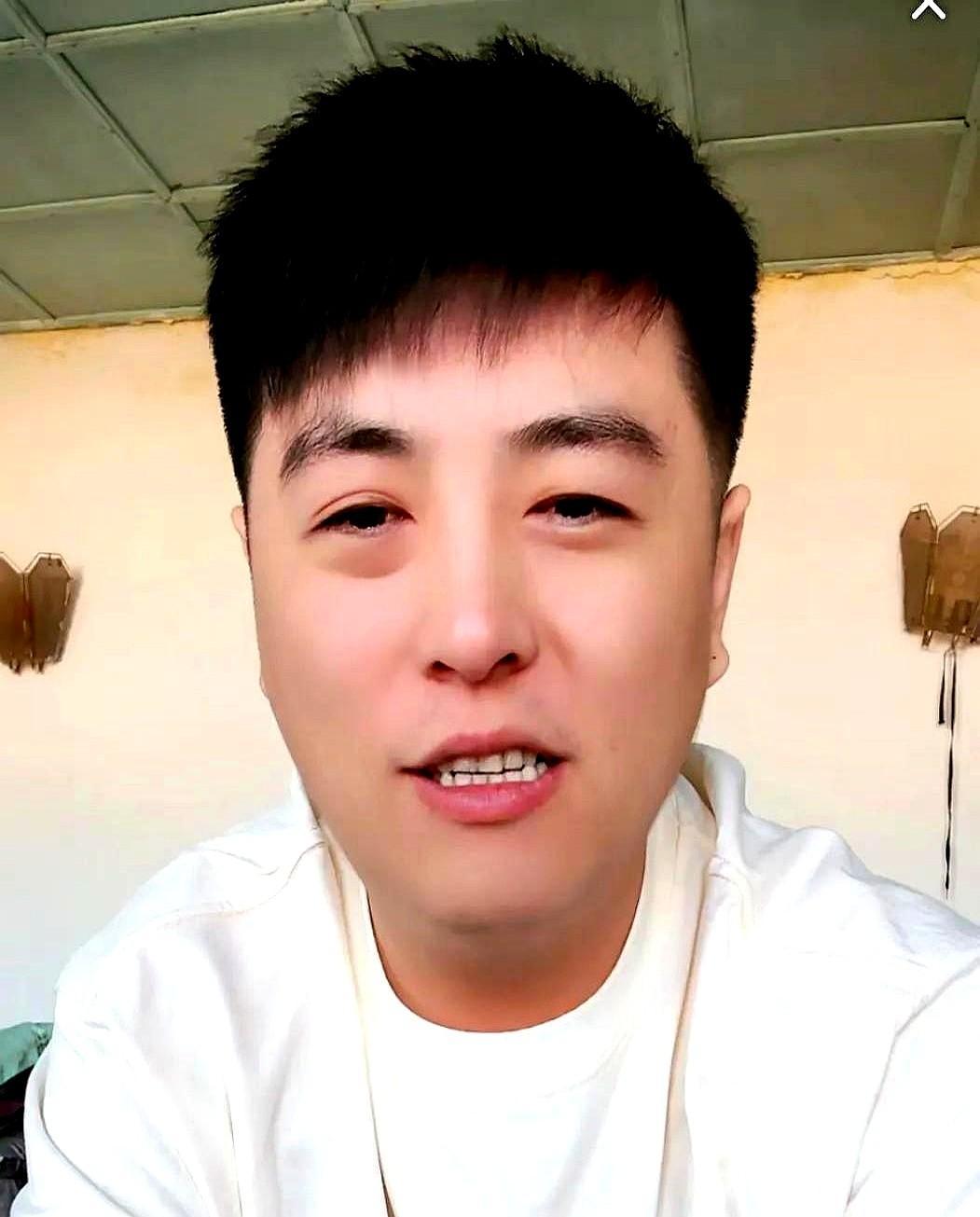 直播圈又出大瓜！张伦巴凌晨突然甩出一段含沙射影的语音，暗示某李姓导师和二姐私