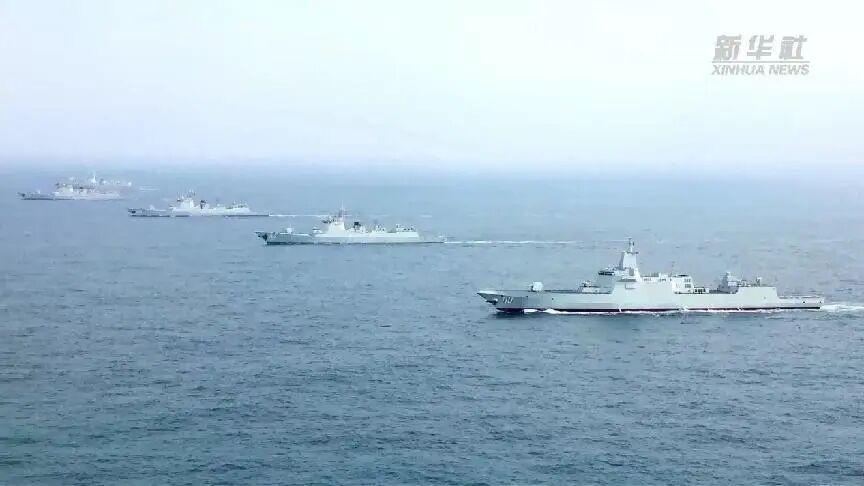 中国三代神盾舰罕见同框。随着最近两艘055入役，现在055现役数量已经超过11