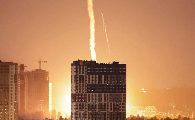 全线失守！俄军29枚远程导弹突破乌防空，基辅五大无人机工厂被炸毁这次基辅遭遇