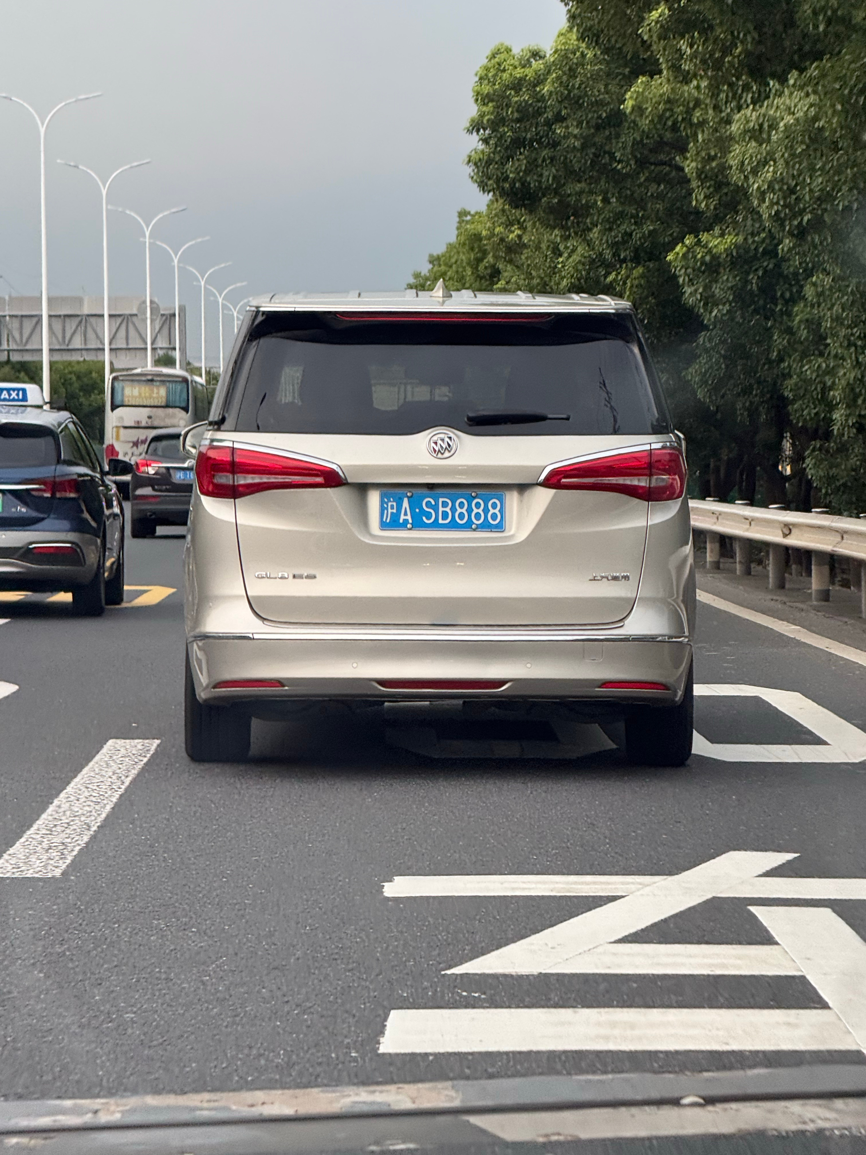 这车牌你愿意出多少钱？