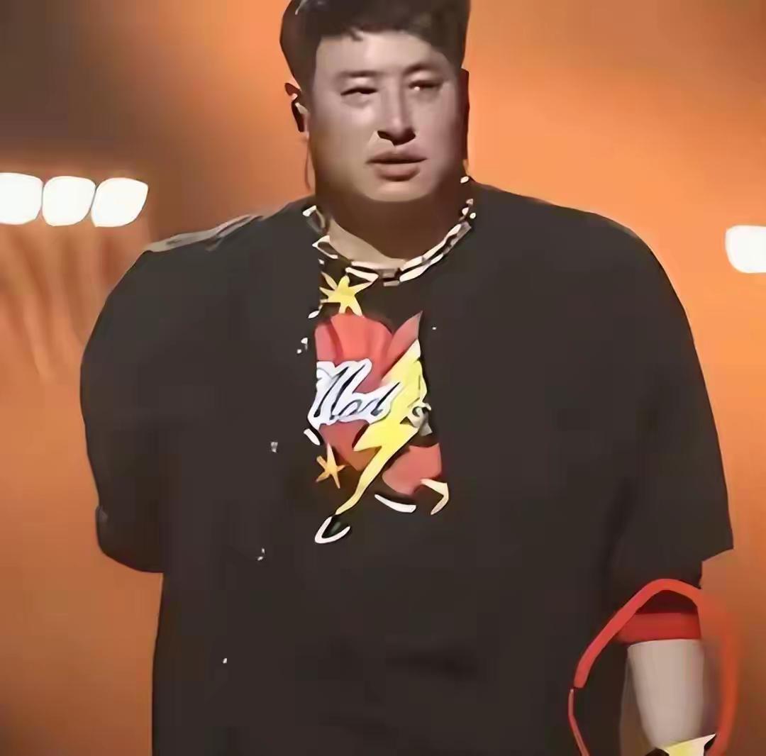 之前的潘玮柏胖的变了形，如今瘦的又帅回了从前。很羡慕他们，想胖就胖，想瘦就瘦。