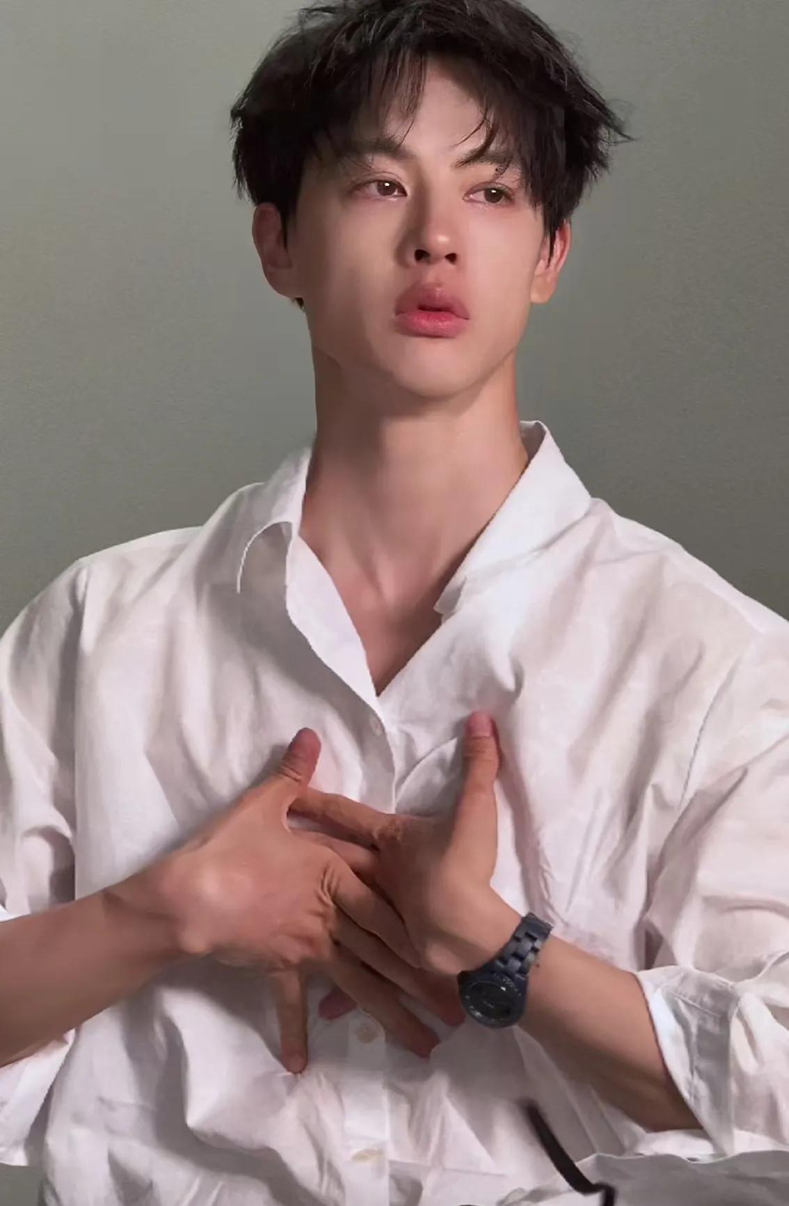 尹昉这两天被夸狠了越来越不理解一个舞蹈专业的，跨界演戏，演技还这么好，感觉能