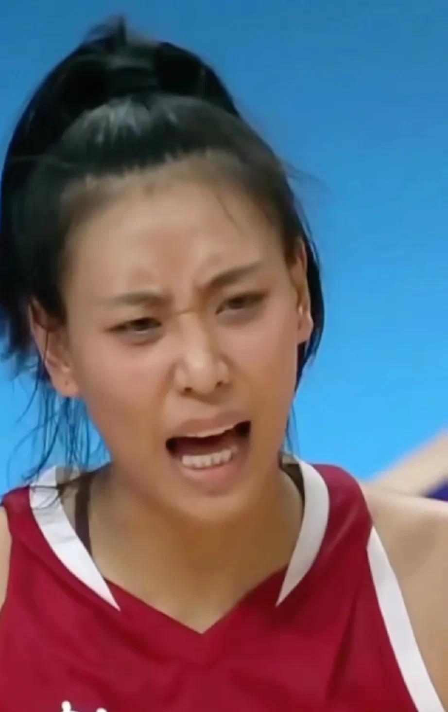 重庆妹子唐子婷的一声吼，地球也要抖三抖。面对大运会女篮赛场上的强敌，唐子婷看到队