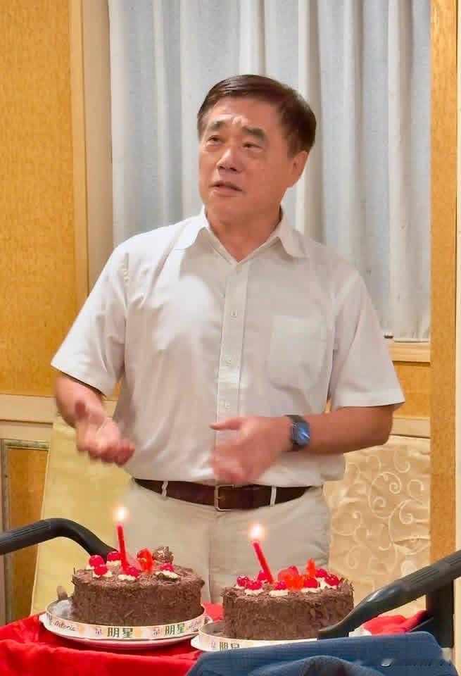 国民党前副主席、台北市前市长郝龙斌昨天（19日）迎来74岁生日，他宴请了前台北市