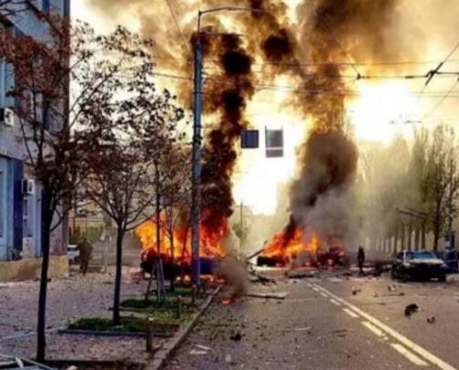 俄罗斯导弹炸了四年，可乌克兰高层照样开会、直播、正常上班。俄罗斯这才慢慢意识到：