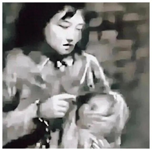1941年冬，沂水县日本宪兵司令部的监狱里，一位身形单薄的孕妇躺在冰冷的地板上，