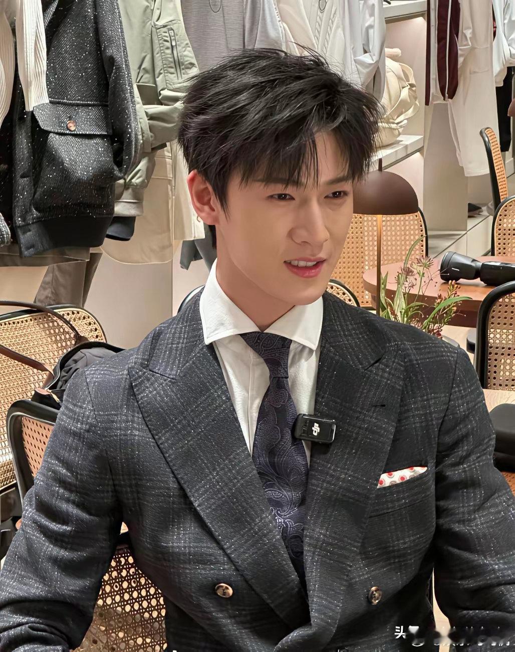 李昀锐笑容真的太治愈了，小林帅得不可方物，把这老头迷晕了​李昀锐来参加Brun