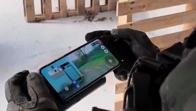 最近，西班牙陆军内部测试中国生产的一只四足机器狗，背着HKG36E突击步枪，在