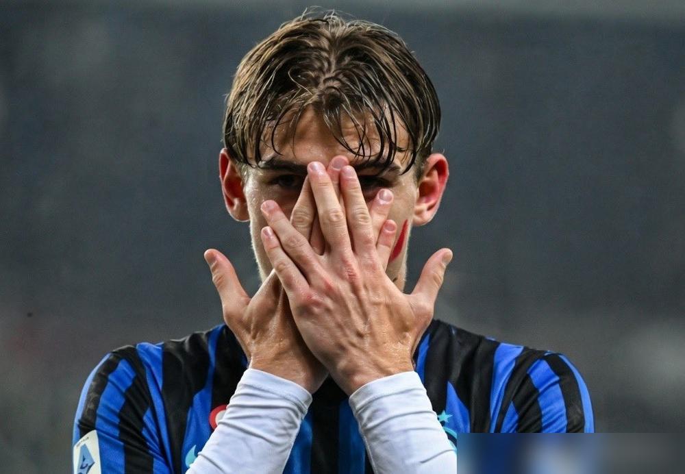 国米更衣室炸了，马洛塔要把巴雷拉和图拉姆摆上货架，趁着身价没崩赶紧套现。你