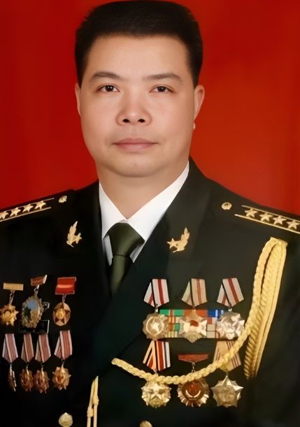 1985年，侦察兵隆志勇在执行越境侦察任务时，意外遇到了越军巡逻队，越军立即开火