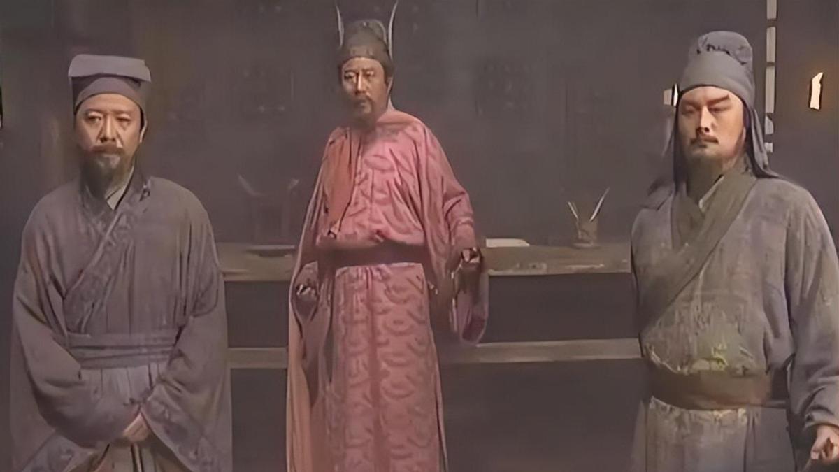 年少时不懂宋江为何要招安，认为他是软骨头。年纪大了才知道，如果不招安，梁山迟早得