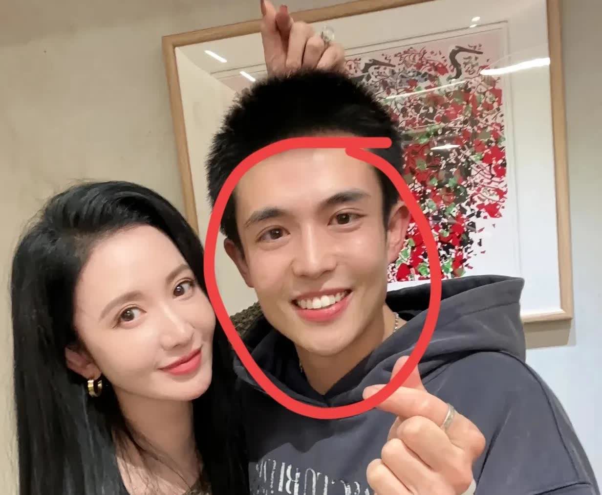 天呐！真有叫魂一说！网友都说吴镇宇把他魂叫回来了，这眼神明显变了以前他怎