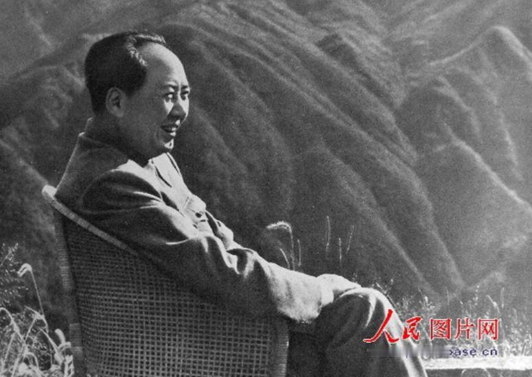 毛主席去世快五十年了，为什么还有人恨得咬牙切齿？后来我想明白了——他们恨的不是毛