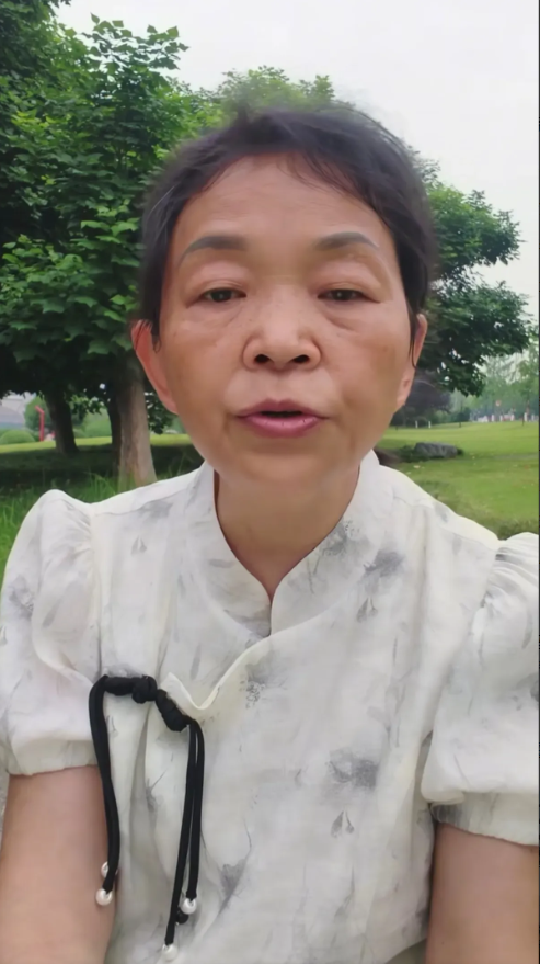 罗帅宇的妈妈在直播时，再三叮嘱我们这些普通人，平时一定要照看好自家孩子。带孩子出