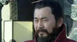 公元216年，曹操看着曹植的妻子崔氏穿着华丽的服饰香气飘飘地从自己面前走过，怒吼