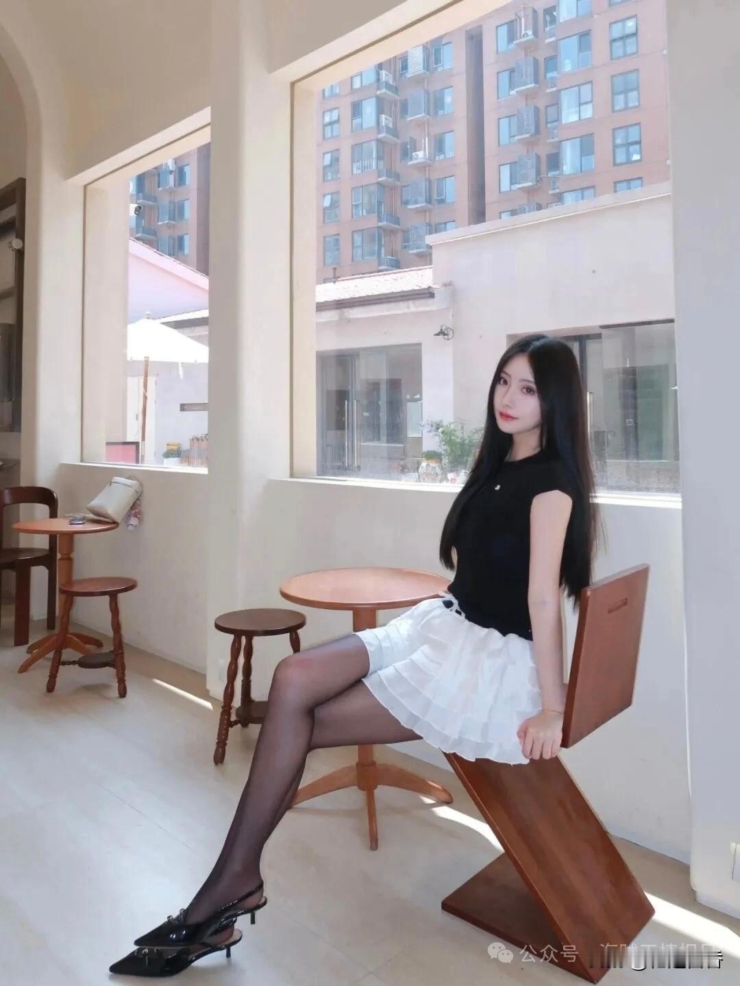 黑白黑的搭配，真是不错！