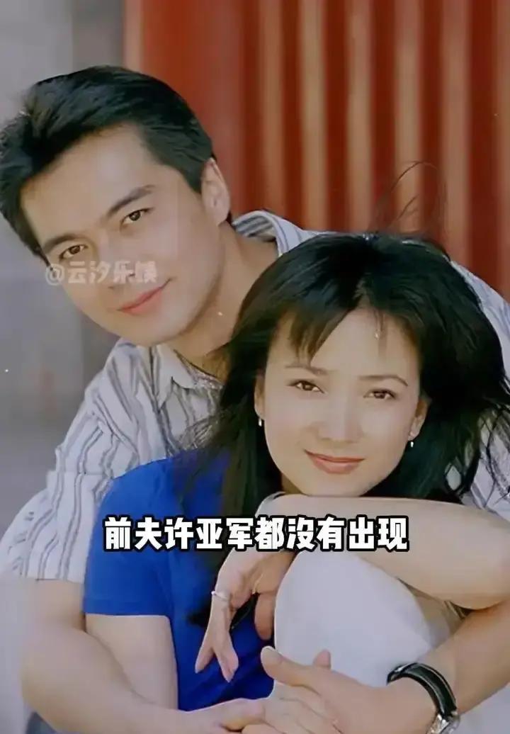 妻子葬礼当天深夜，他跪在灵前给制片人打电话：“我儿子那个角色，合同今晚必须签。”