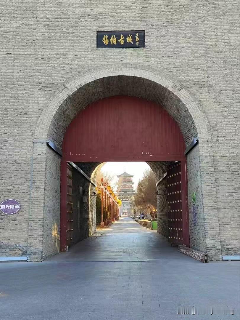 上联：名山无俗客，下联邀您对福地有仙人。