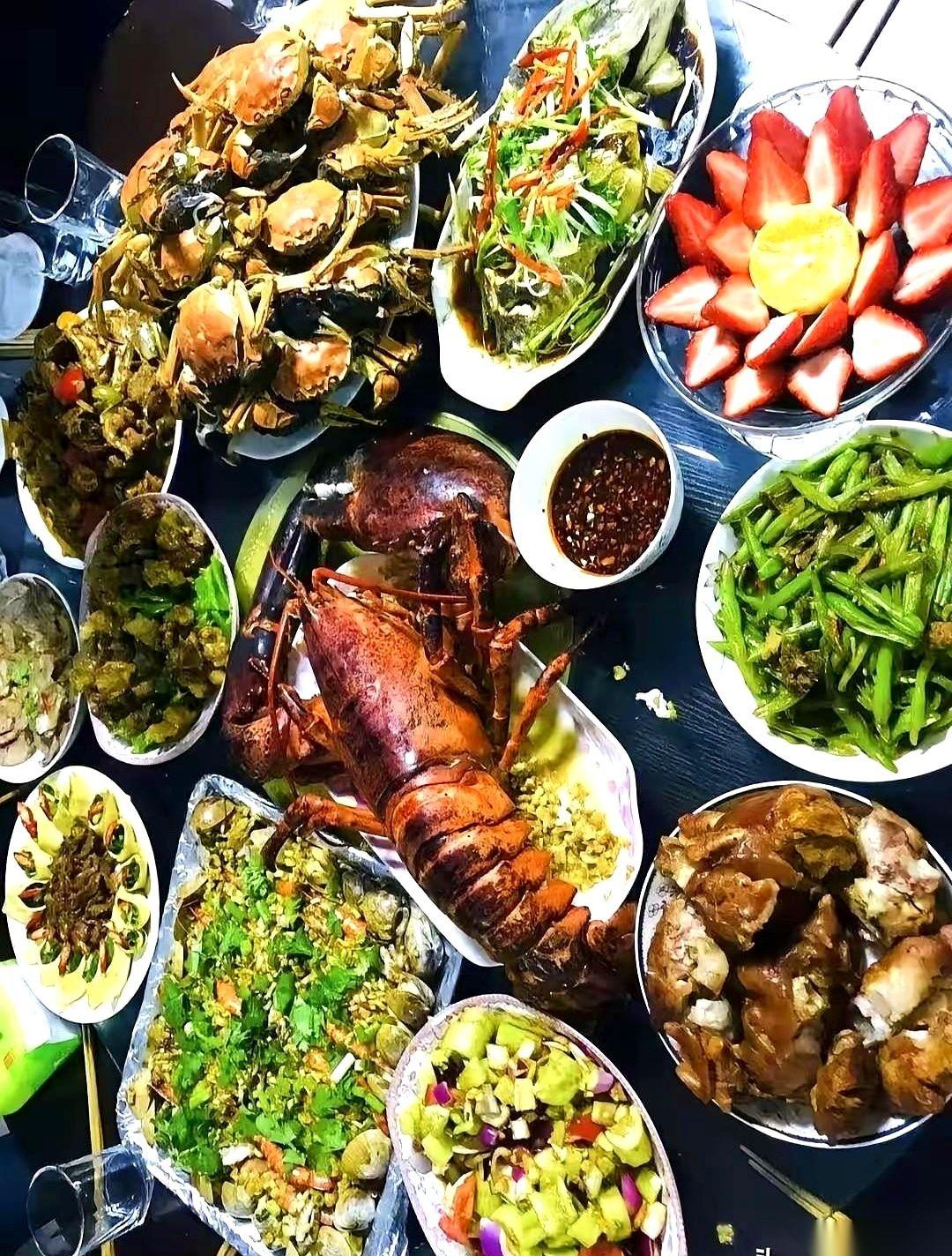 自打公婆去世后，小姑子每逢五一、十一、端午、中秋和春节，都要把至少12口人叫到她