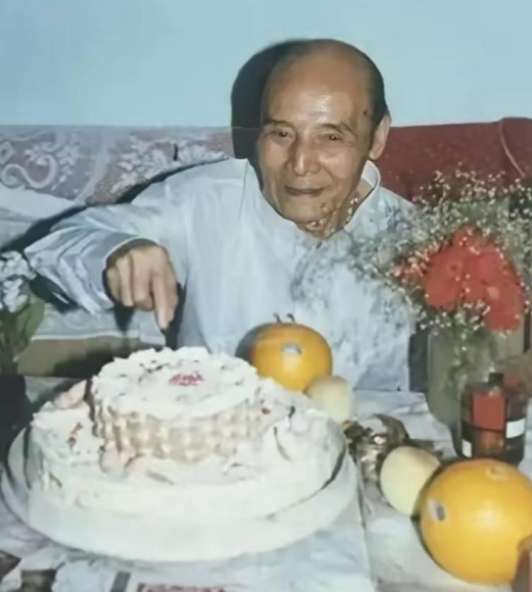 1954年秋天，上海市公安局情报主任胡均鹤接到去北京开会的通知，刚进公安部大门，