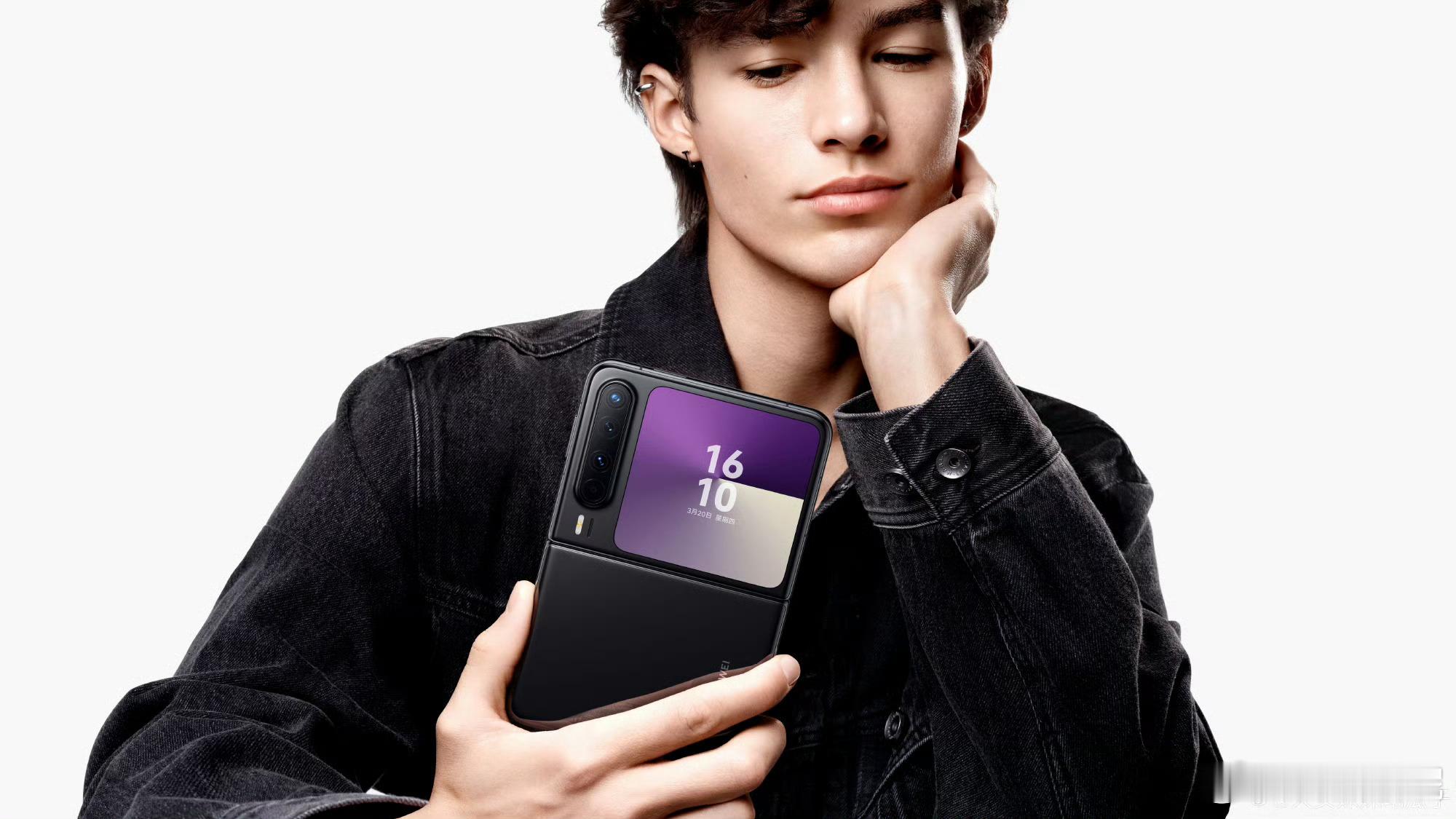 华为大阔折设计图曝光对比小阔折，大阔折直接升级！外屏从3.5英寸变5.3英寸，不