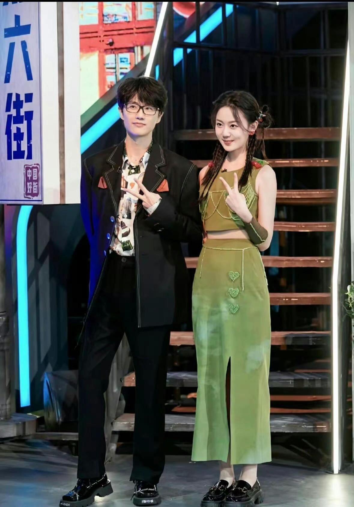 当初黄子韬和徐艺洋公开恋情时，网友们不禁感慨：我的老板成了我的男朋友，霸道总裁小