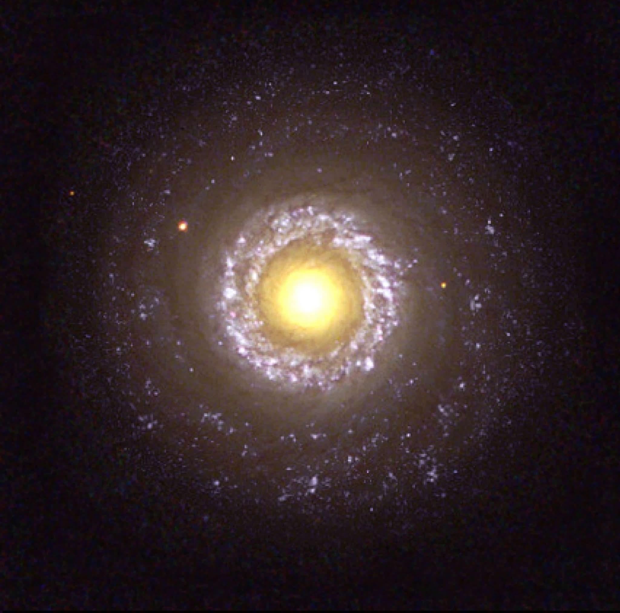 在飞马座星系中，距离地球7200万光年的地方，有一个看起来不太像宇宙结构，而更像