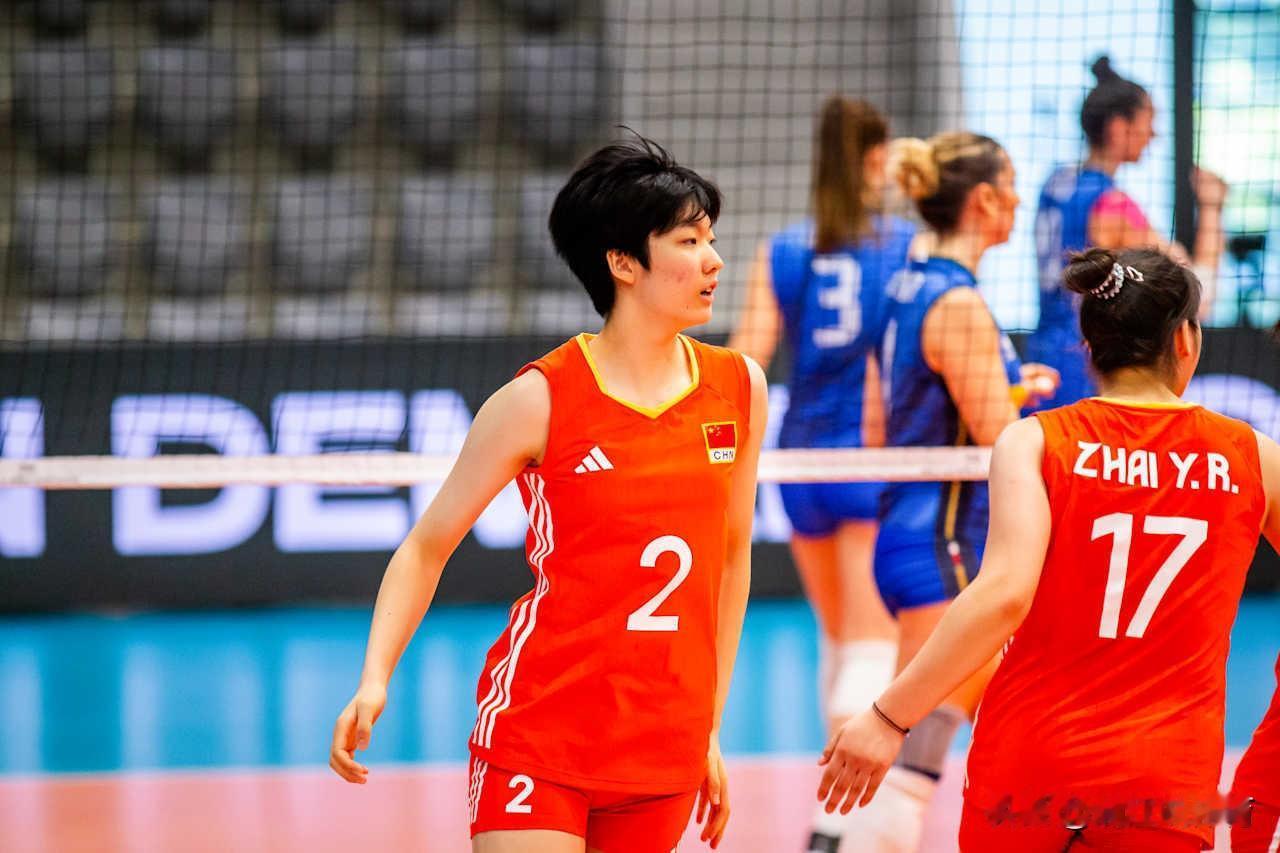 江苏女排暴力副攻郭中楠或将改打接应。16岁的郭中楠是江苏U18女排夺取全运会冠军