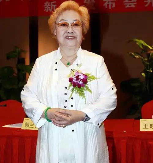 知道郭兰英退休金多少吗？说出来你可能不信，但真正震撼你的，是她拿着这笔钱干了什么