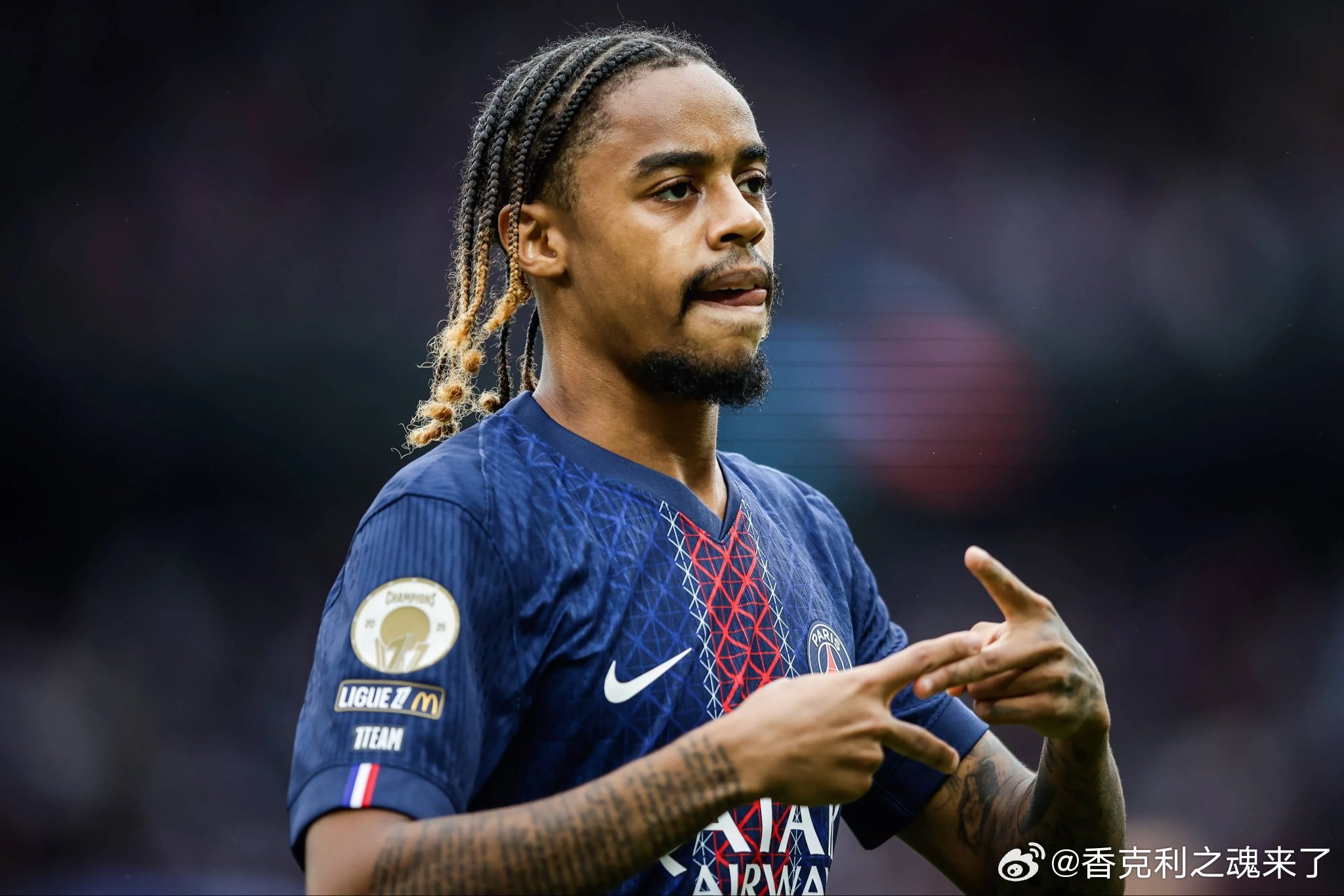 法国记者透露巴尔科拉将不会出战欧冠四分之一决赛首回合对阵利物浦的比赛。这位边锋仍