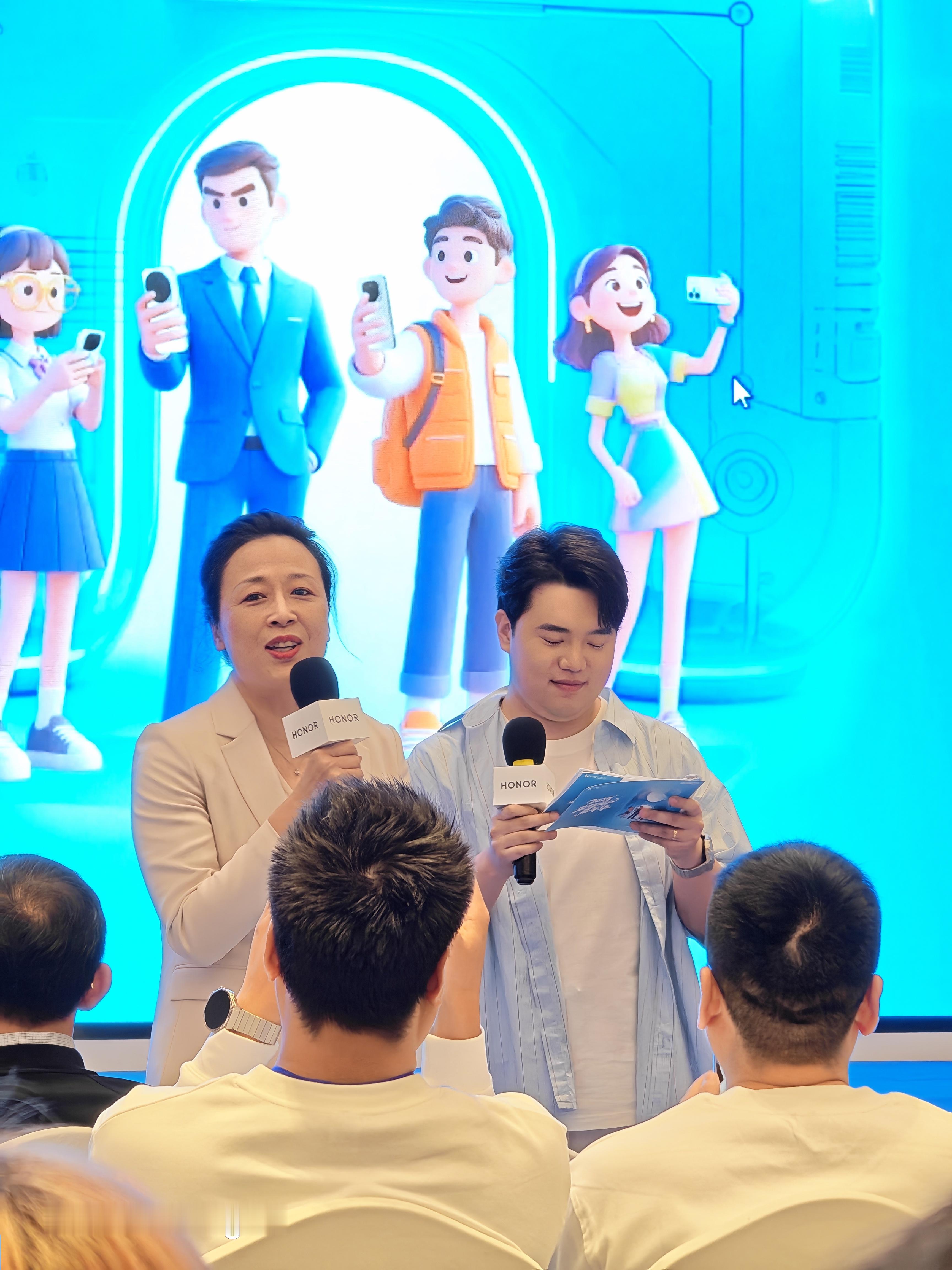 方总说荣耀400系列已经卖了600万台，并且对荣耀500的配置很有信心！等会发个