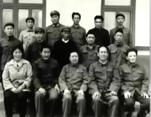 谭启龙同志于1979年12月调任四川省委第二书记，后任省委第一书记。在四川工作期