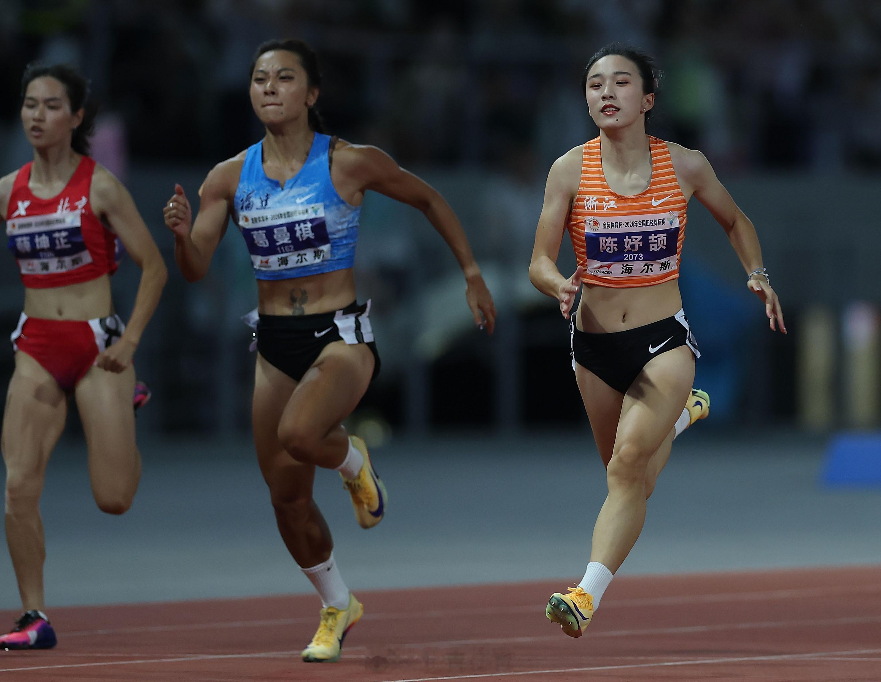   8月13日晚，2026年全国田径锦标赛女子100米决赛在浙江衢...