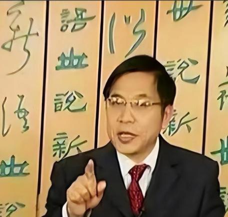 “中医不灭，天理难容？”中南大学的教授张功耀发起万人签名，要求取消中医药，这是一