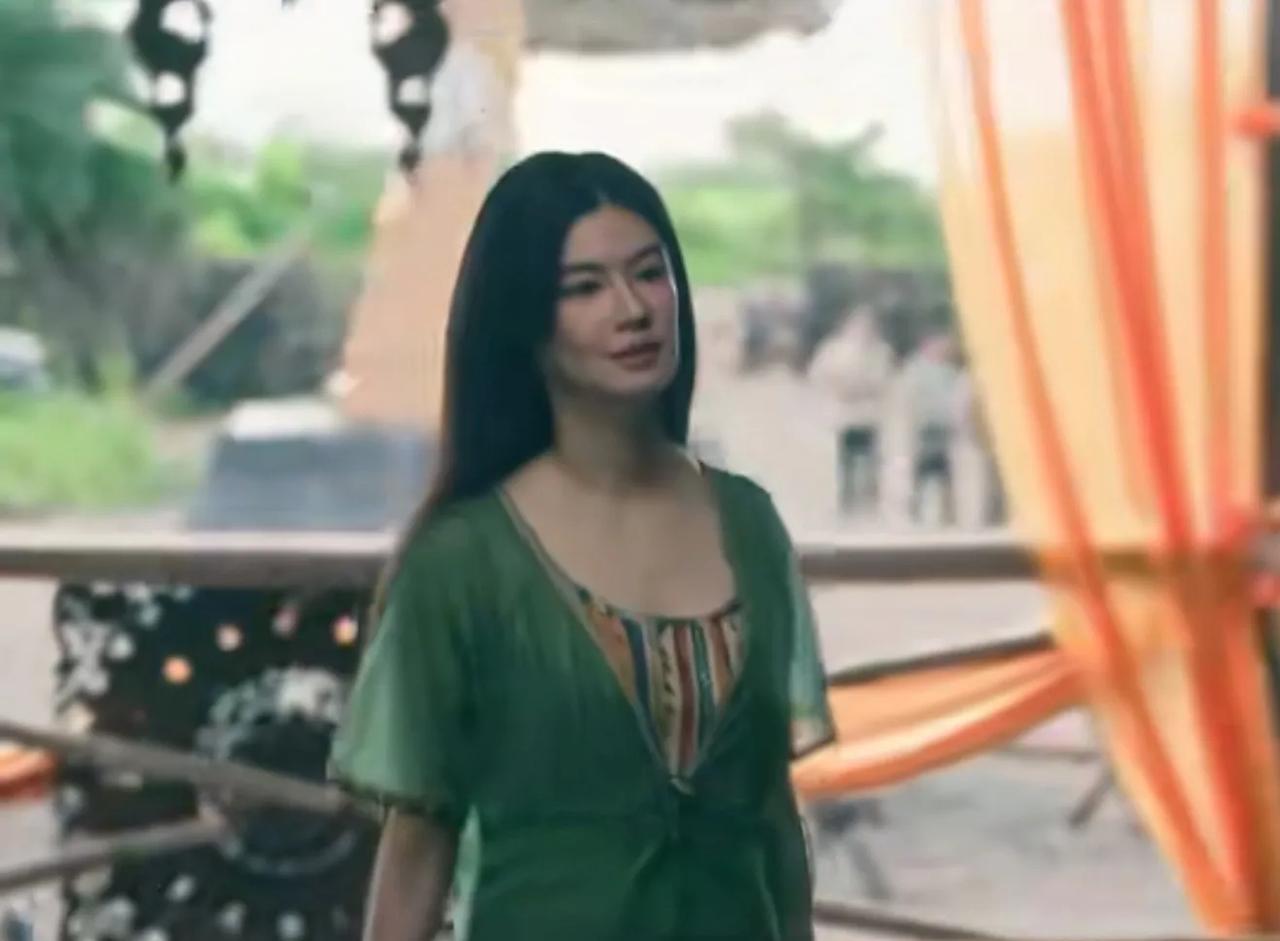 《扫毒风暴》卢少骅向马英子求婚，承诺会让他们母子团聚，而唯一的条件就是让她帮自己