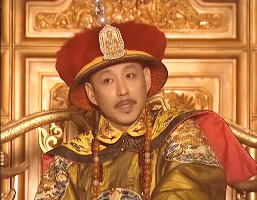 1685年，康熙喝醉了误入辛者库，无意中看到一个娇羞的小宫女，当即临幸了她，因为