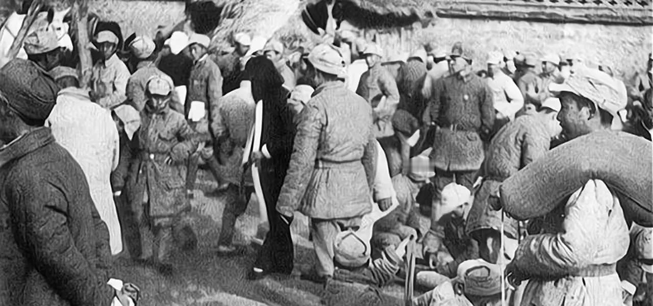 1942年，到村口拾粪的陈大爷，碰到一个十来岁小孩，打听新四军驻地在哪。警惕的陈