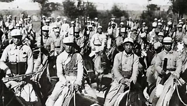 1949年，解放军遭马家军包围，眼看就要全军覆没！彭老总情急之下大喊：“炮轰穿蓝