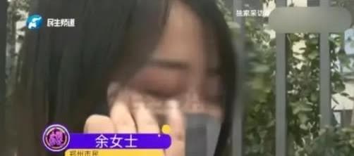 “太卑劣了！”7月16日，河南郑州，31岁离异女子带个孩子，因为买草莓结缘一
