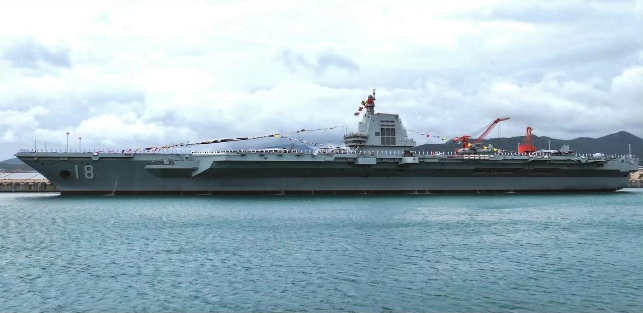 法媒费加罗报：11月5号，除了福建舰以外，中国海军还服役了1艘903A型综合补给