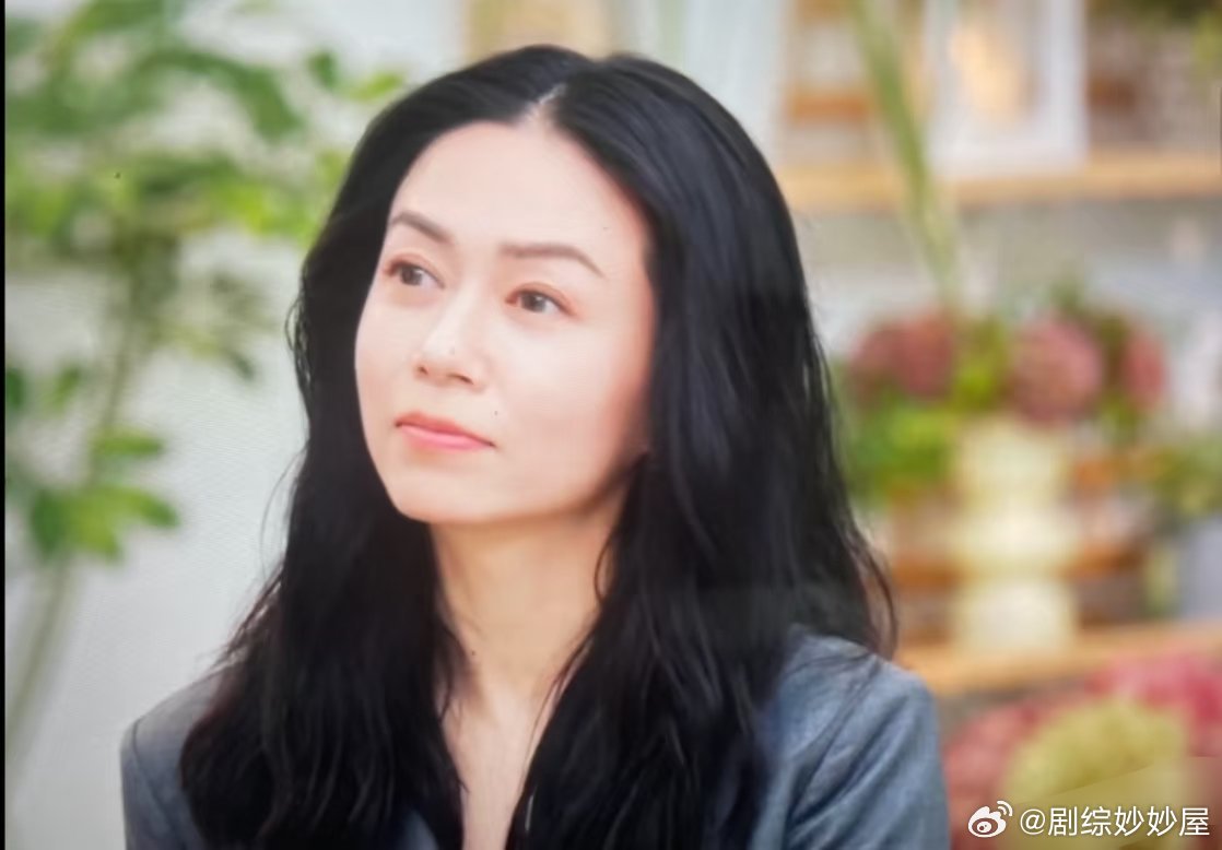 哦莫心动的信号8徐如蓝的姐姐是芭莎的造型师啊😳难怪都那么会穿搭心动的信号