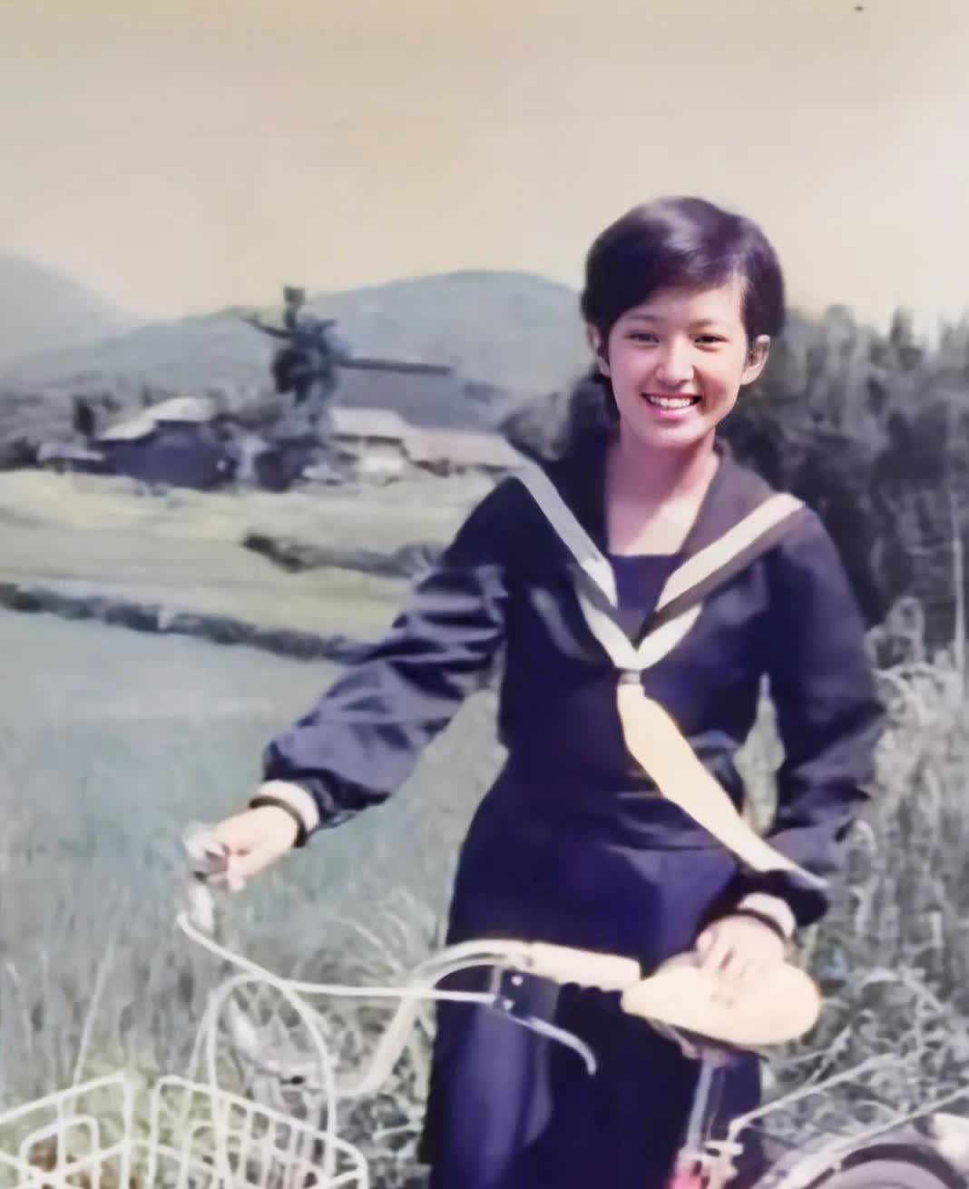 山口百惠骑28大杠了。14岁的百惠。16岁的百惠。17岁的百惠。