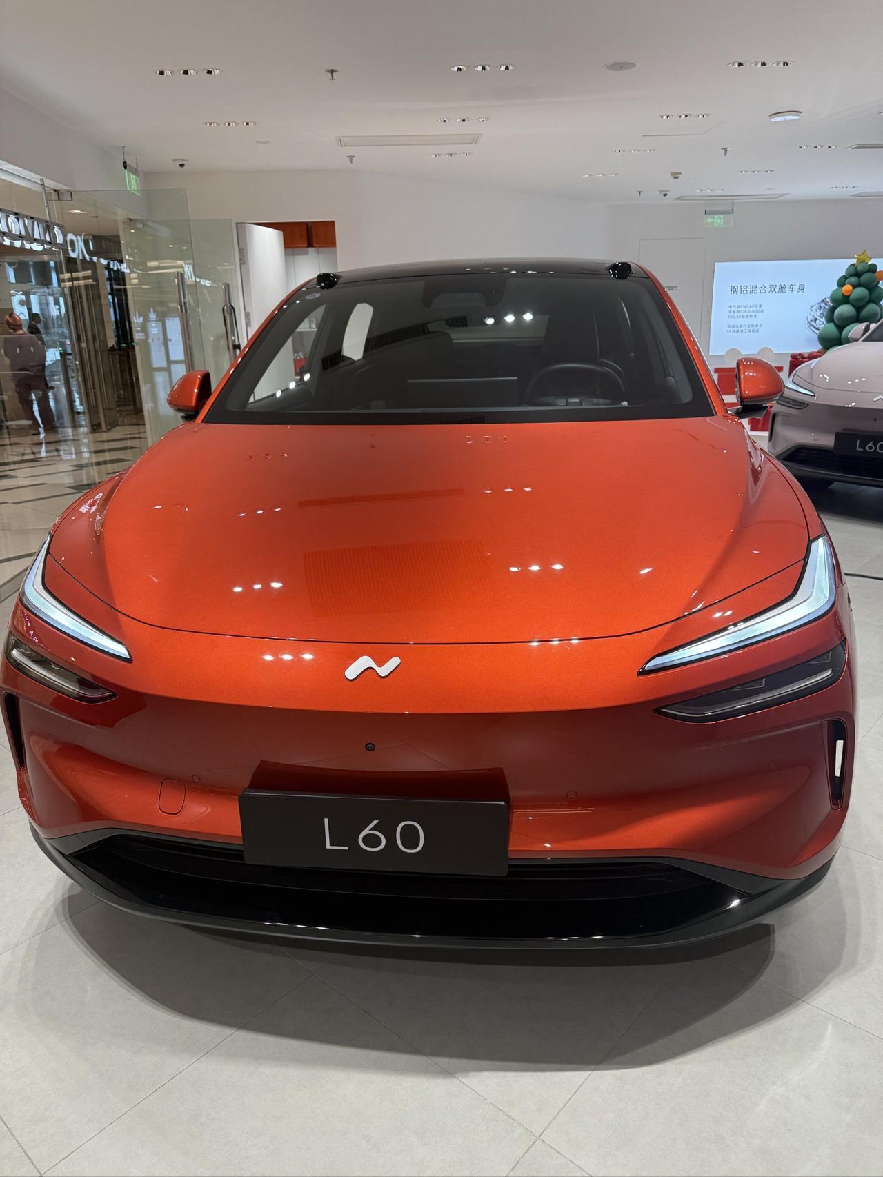 2025年第三季度，蔚来交付8.71万辆，亏损34.8亿元。2025年第三季度