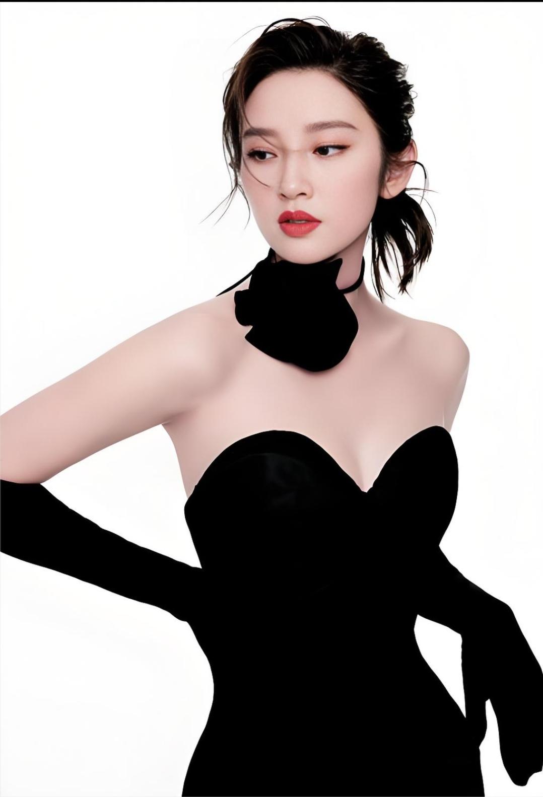 唐艺昕——写真集甜度超标，灵动双眸配甜美笑靥，尽显俏皮可爱少女感女明星每日分享